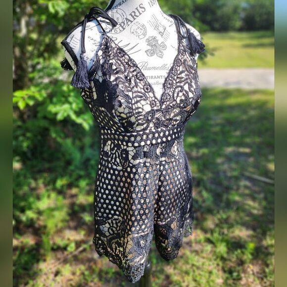 NWOT Tea & Cup Lace Knit Romper - Picture 3 of 13